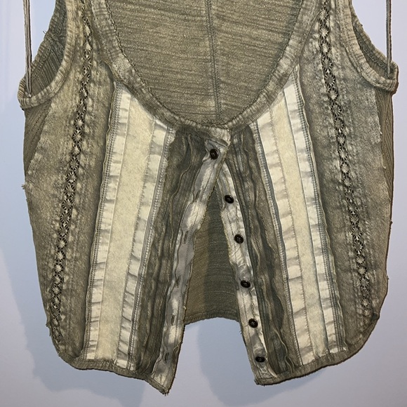 WE THE FREE TANK (L) - Picture 6 of 11